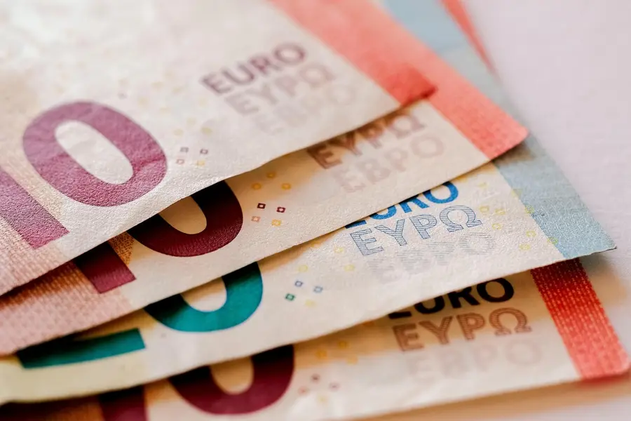 finance business Bond Prices Yields auction sets