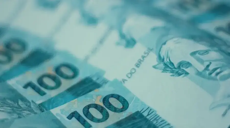 Detailed view of 100 Brazilian real banknotes, emphasizing currency and finance theme.
