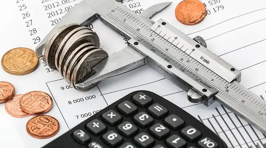 financial statements business analysis Debt Derivatives FX disclosed hedging