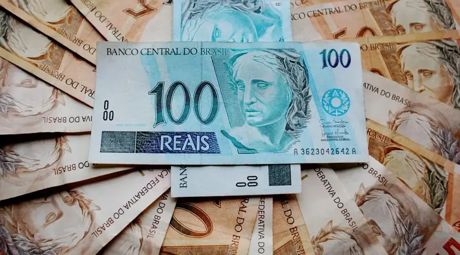 Close-up of Brazilian Real banknotes featuring different denominations and intricate designs.