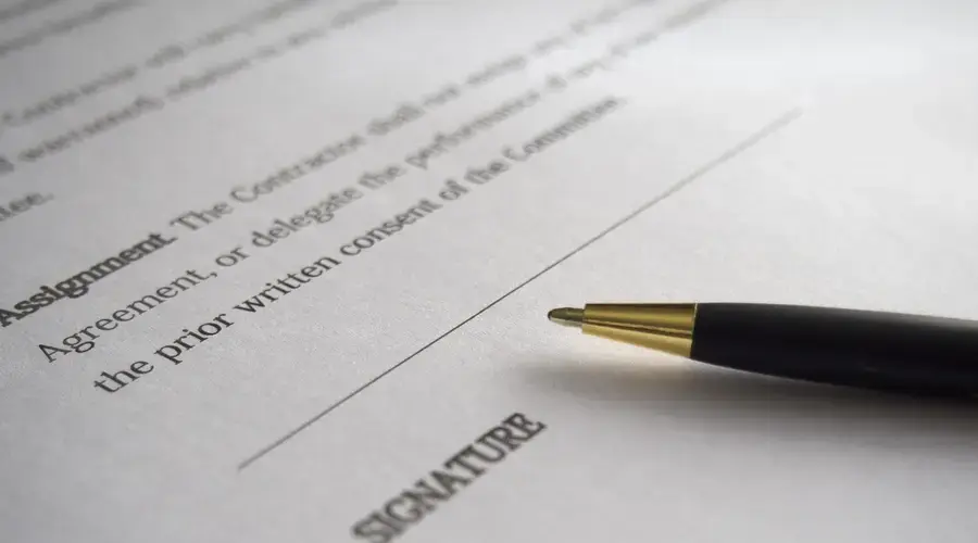tax documents finance paperwork Qualified Ordinary Dividend rate comparison