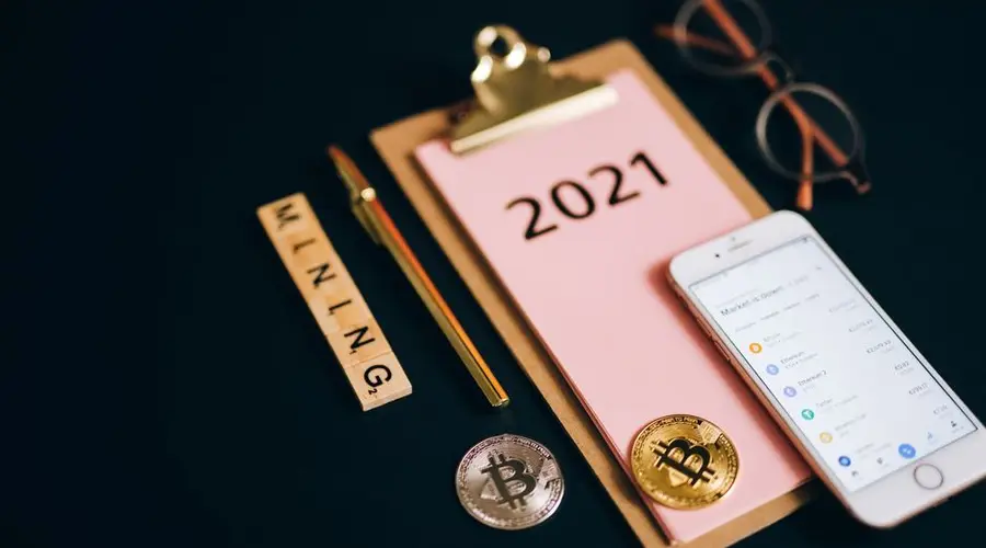 Exploring cryptocurrency in 2021 through Bitcoin mining tools and smartphone technology.