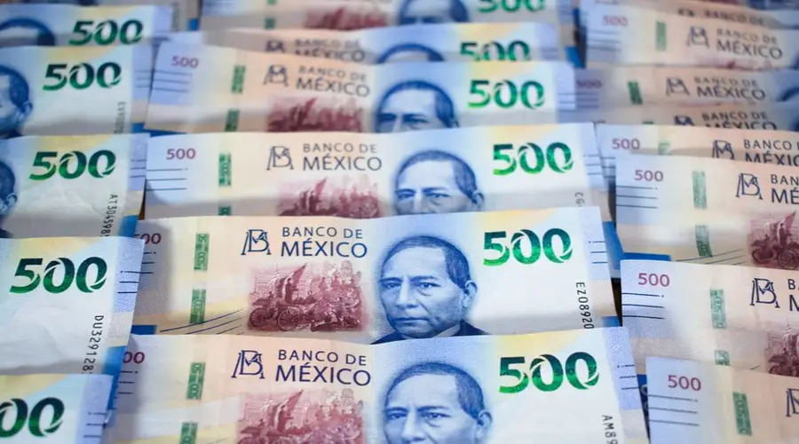 Detail view of multiple Mexican 500 Peso banknotes showcasing currency design and value.