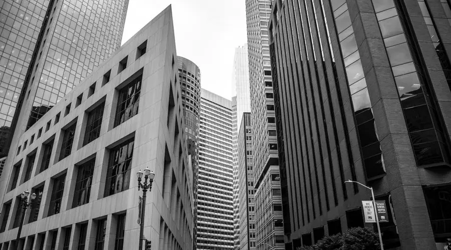 Black and white view of San Francisco's iconic architectural street scene.