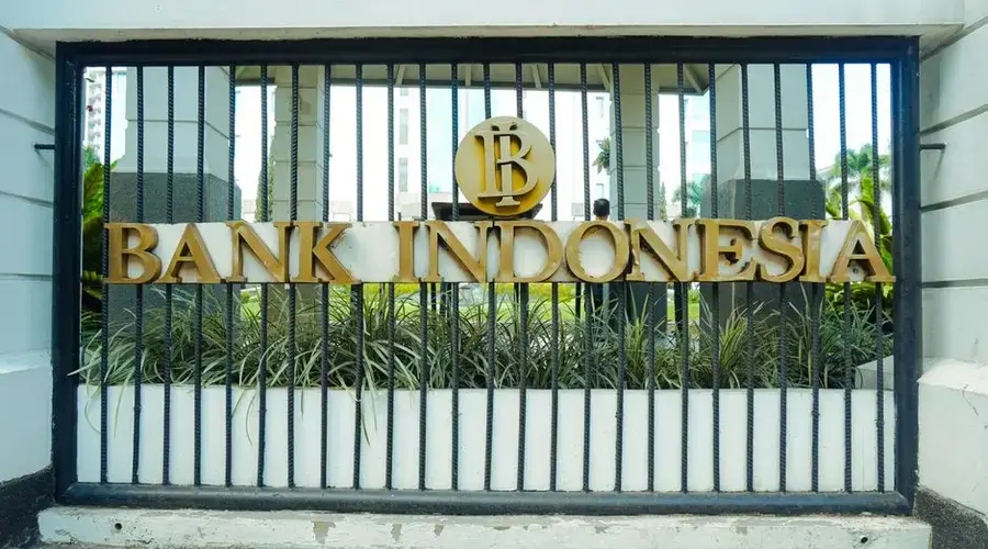 The entrance gate of Bank Indonesia in Bandung, showcasing the iconic logo and architecture.