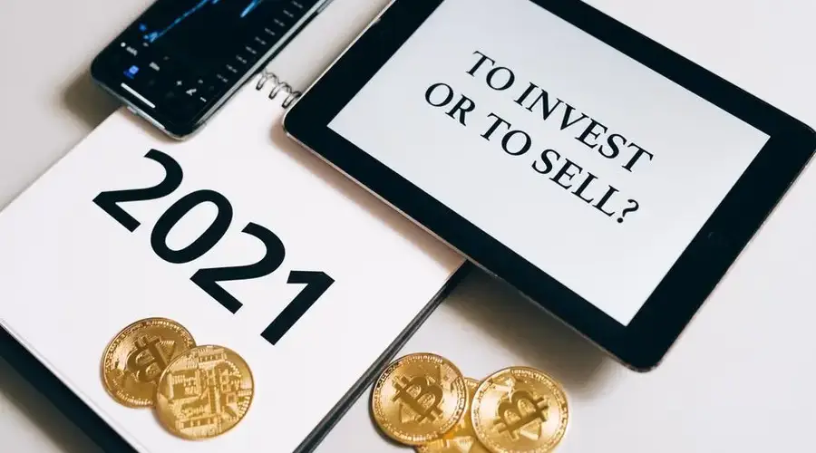 Bitcoin and investment strategy visualized with smartphone, tablet, and coins.