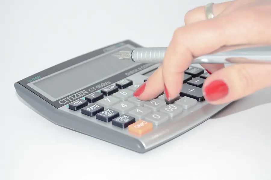 financial calculator data analysis Roth Traditional Calculator
