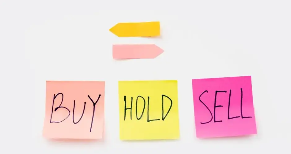Colorful sticky notes with financial terms 'Buy', 'Hold', and 'Sell' on a clean white backdrop.